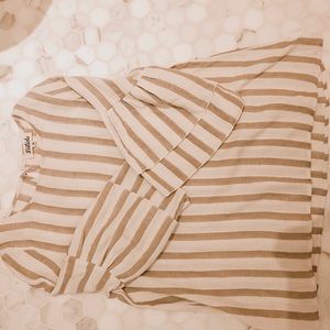 Line top with balloon sleeves